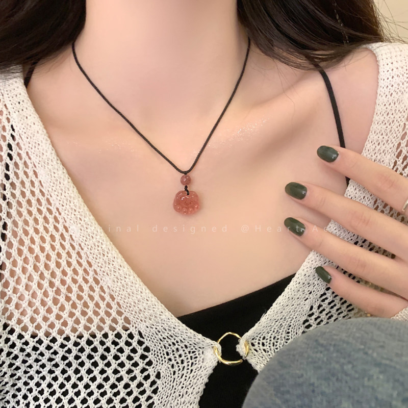 粉色草莓晶编织绳猫爪吊坠项链女款2024新款爆款高级感锁骨链配饰,饰品/流行首饰/时尚饰品新,项链,淘宝优惠券,粉丝福利购,淘宝优惠卷