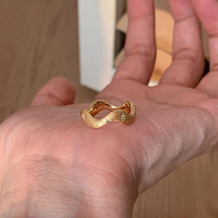 复古金色拉丝波浪戒指女轻奢高级感微镶星芒指环小众设计感食指戒