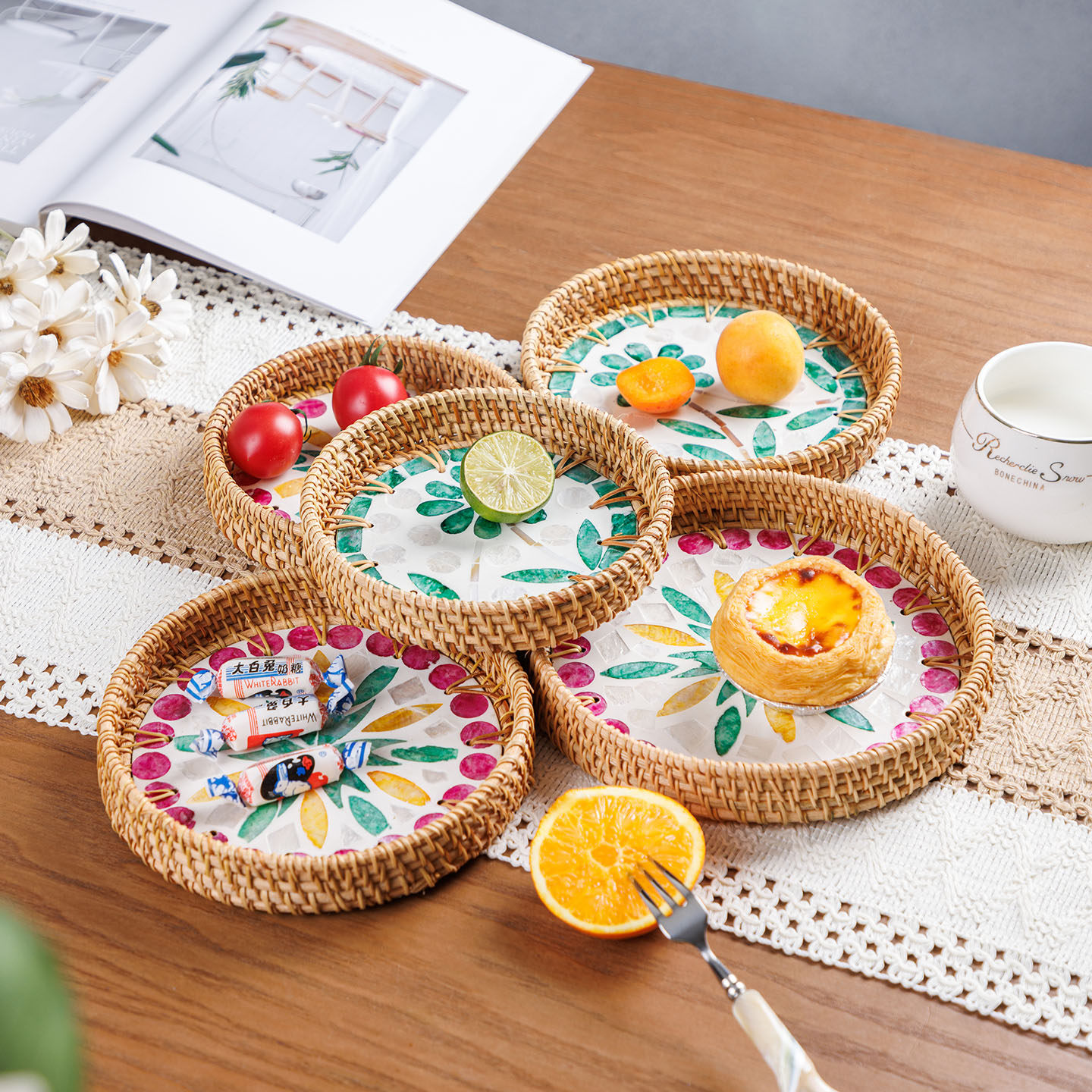 越南圆形分托盘贝壳水果盘藤编织早餐篮北欧小花朵面包筐点心篮子