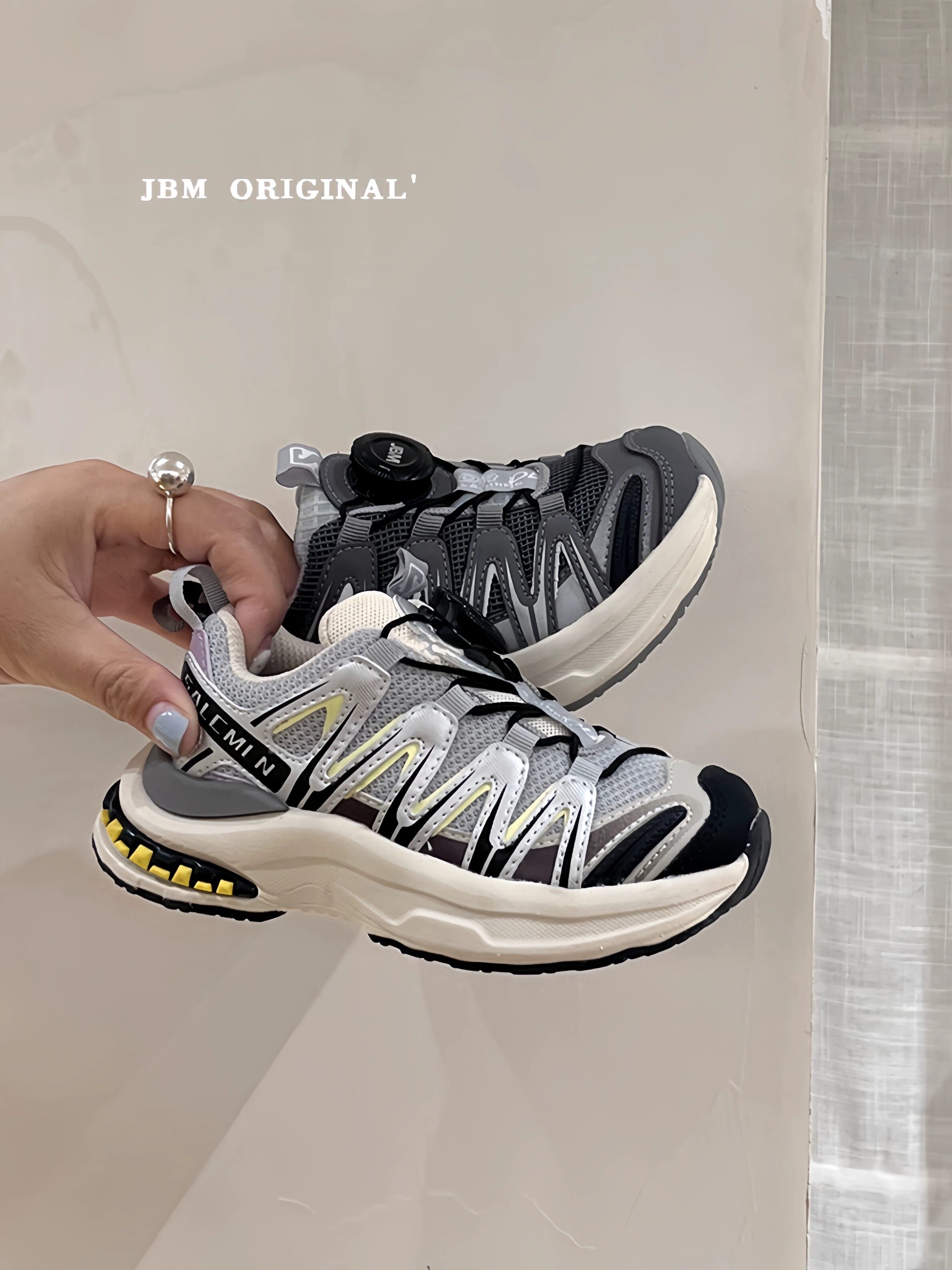 JBM中大男女童旋转扣跑步运动鞋