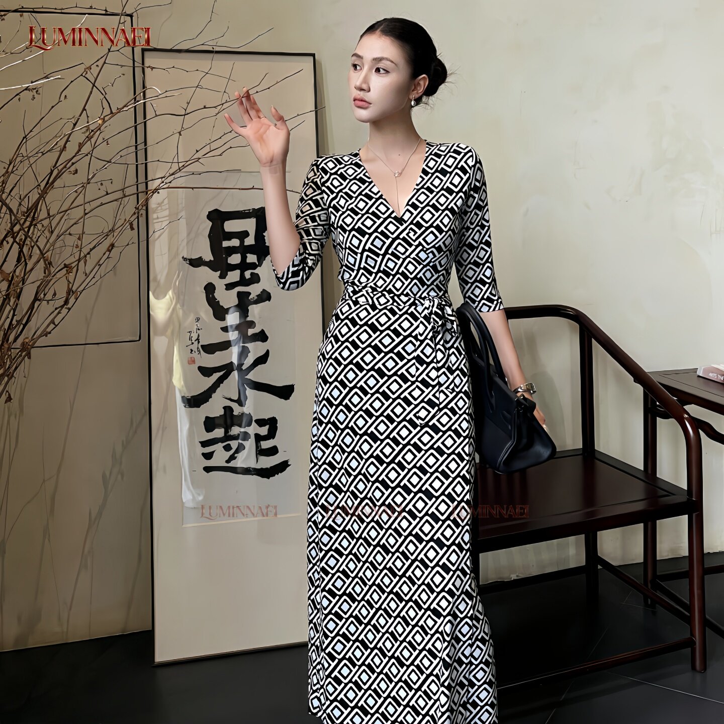 2026巨好看的早春连衣裙复古几何菱格印花裙女V领通勤长裙高级感