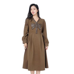 WEWE/唯唯冬季新品女装法式复古PU蝴蝶结连衣裙气质通勤保暖