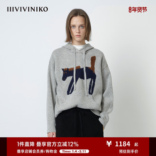 IIIVIVINIKO2025秋新款宽松小马图案提花连帽毛衣女R530113666B