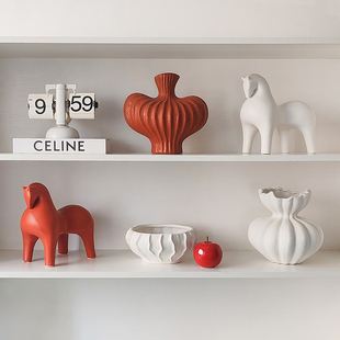 态生活ins轻奢风喜庆红色装饰摆件家用现代风高级感艺术书柜摆件