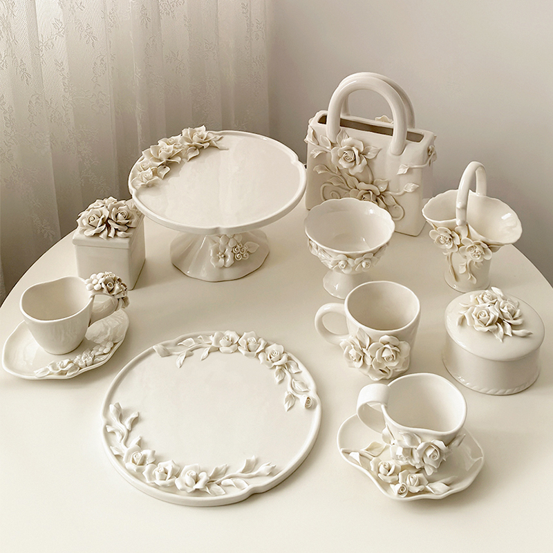 态生活轻奢风手捏山茶花浮雕圆盘