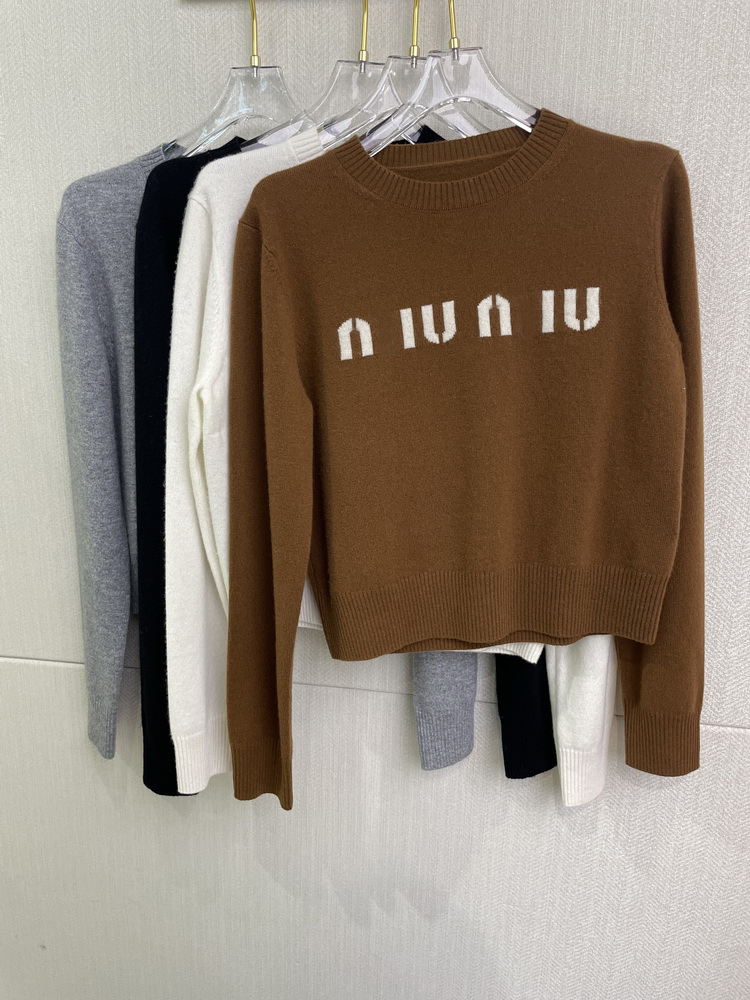 高端精品重工色织字母针针织衫上衣 高腰短款康赛妮A级山羊绒毛衣