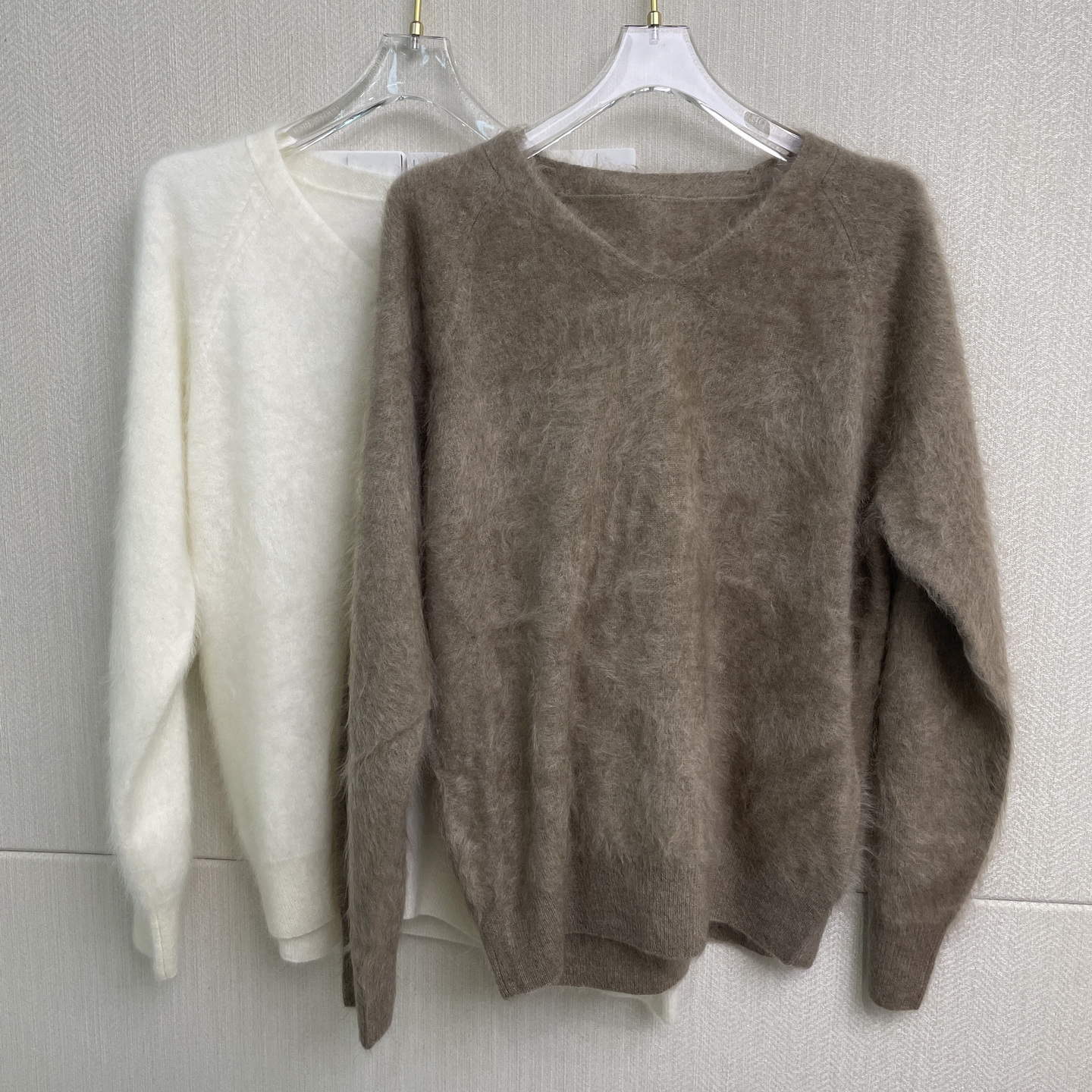 低调奢华拉绒工艺V领羊绒衫 简约高级舒适柔软拉毛康赛妮羊绒毛衣