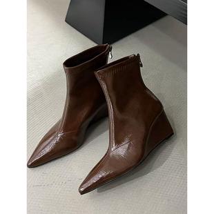 法式尖头坡跟短靴女复古秋冬新款靴子加绒短筒靴小众瘦瘦女靴高跟