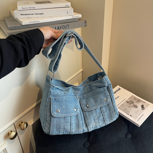 高级感复古牛仔布包包女2025新款小众设计休闲单肩外出轻便斜挎包