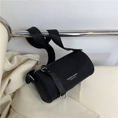 小众包包2025新款 潮时尚 运动单肩斜挎包女包百搭休闲尼龙布圆筒包