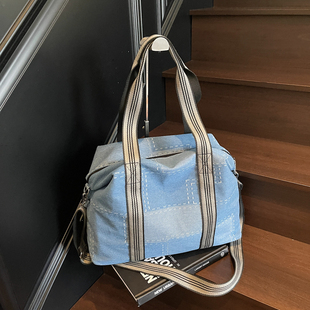 牛仔布手提包女大容量收纳行李袋百搭斜挎包休闲时尚健身旅行包女