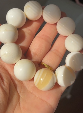 天然深海无瑕疵白贝壳珠手串精挑金丝贝壳手链20 mm。