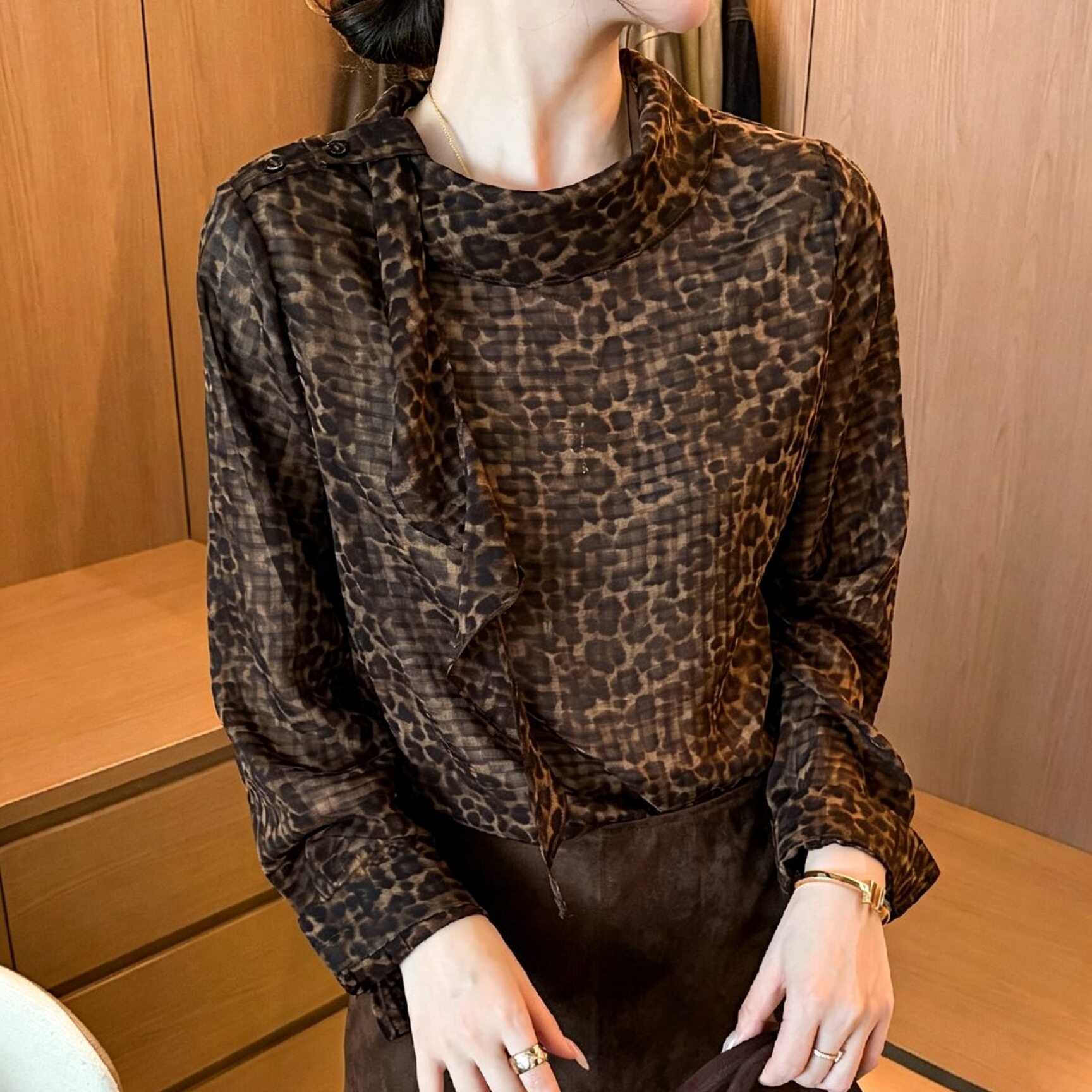 欧洲站2026秋季新款飘带领豹纹长袖衬衫女气质高级感套头衬衫