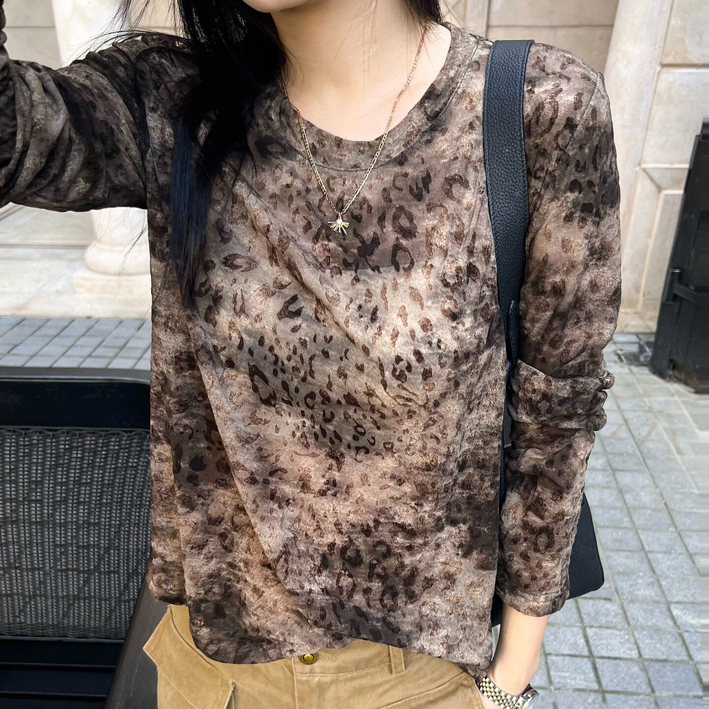 复古豹纹长袖T恤女2026秋装圆领减龄打底衫时尚晕染性感微透上衣