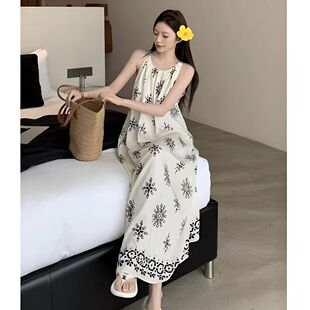 度假印花碎花新款吊带夏裙子宽松设计显瘦超仙连衣裙长裙上衣套装