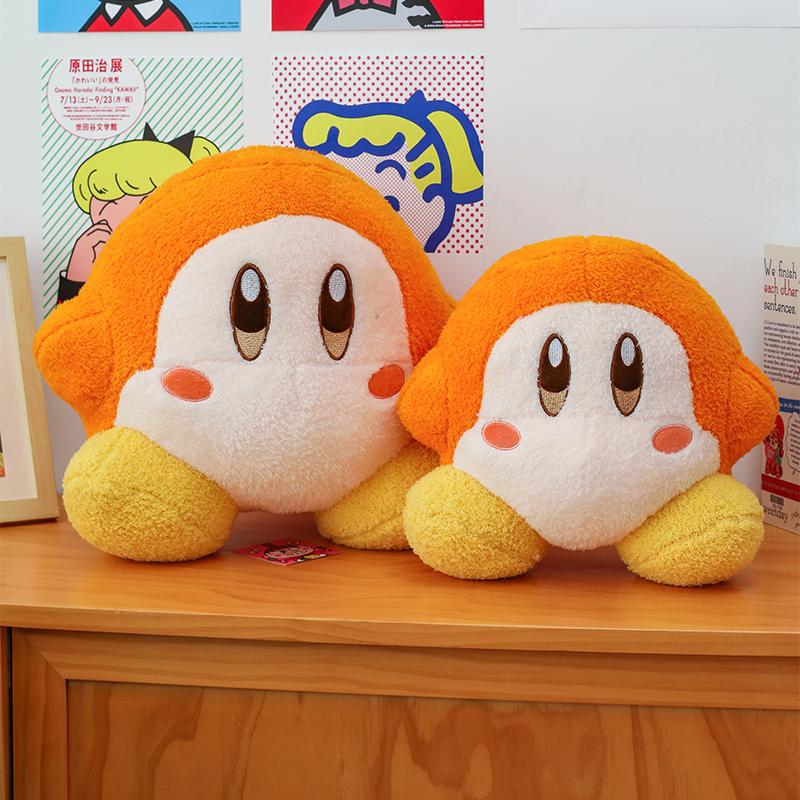 女孩可爱星之卡比玩偶抱