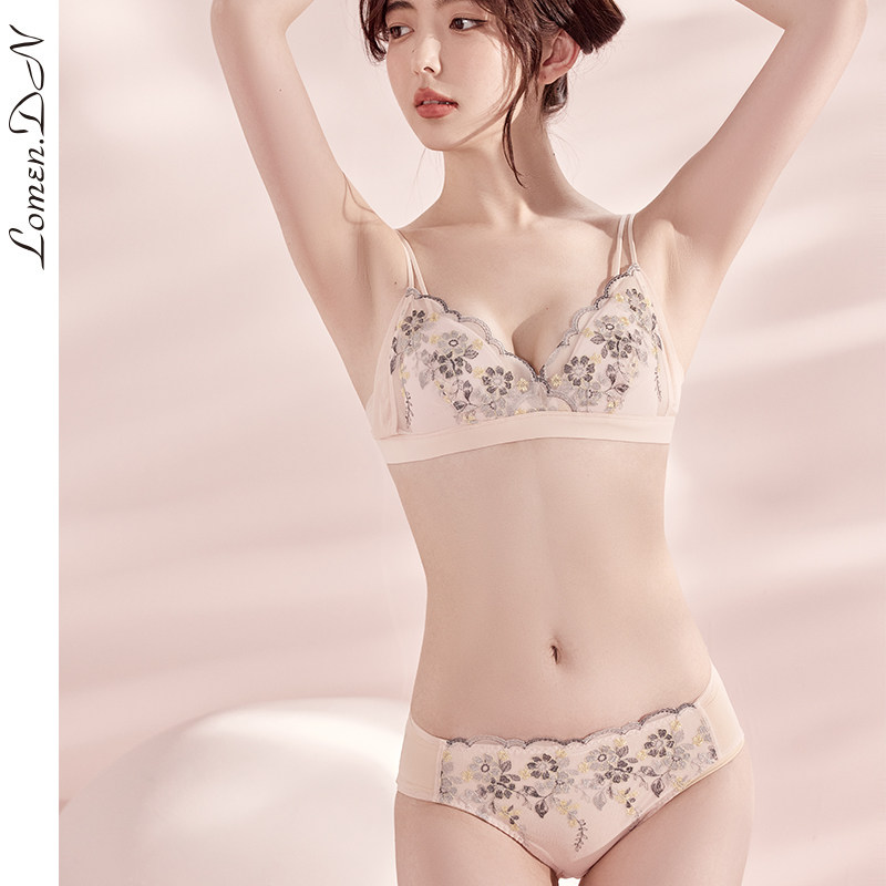 新款法式刺绣真丝内衣女蕾丝性感三角杯文胸小胸少女无钢圈胸罩