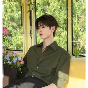 张凌赫同款绿色衬衫男高级感痞帅冰丝长袖衬衣薄外套夏季韩系穿搭