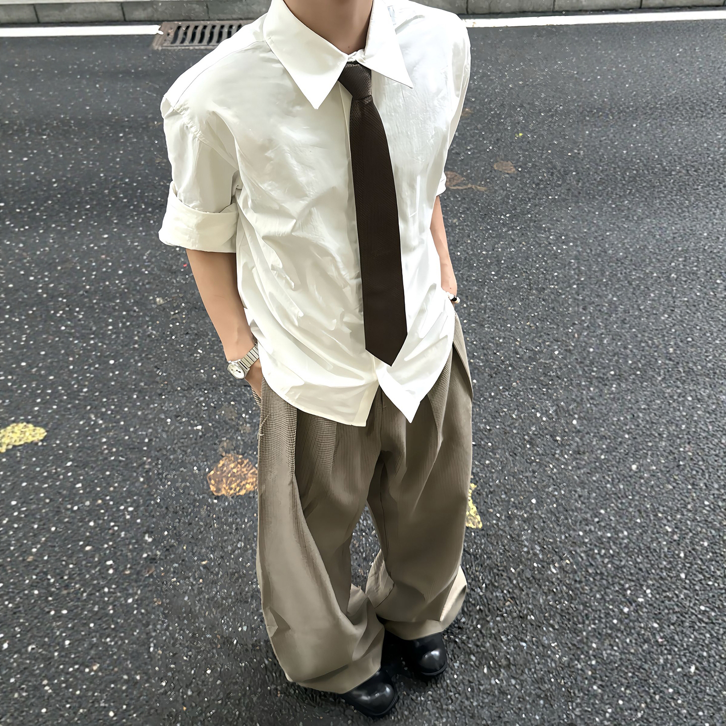 学院风翻领白色长袖衬衫