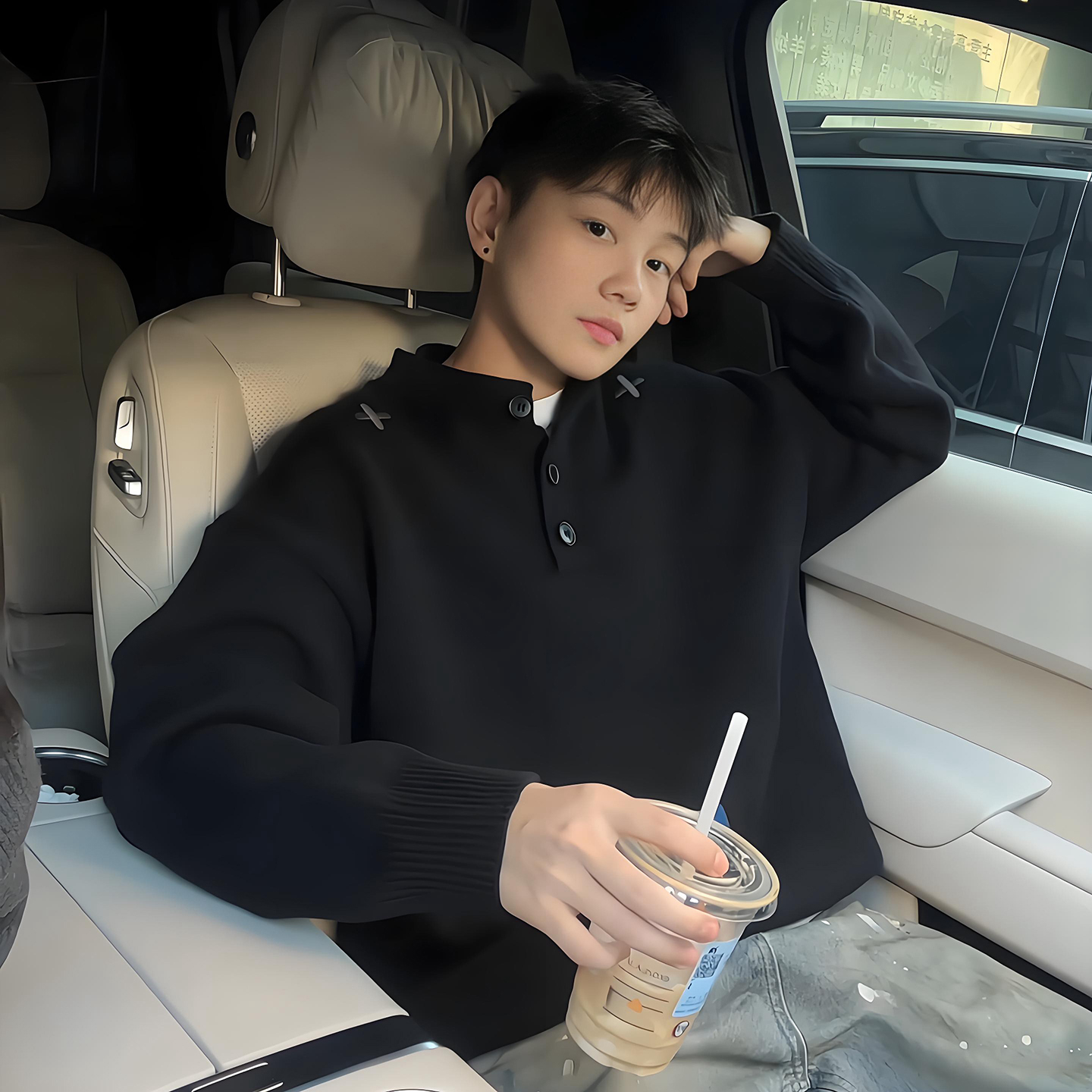 黑色刺绣亨利领秋冬男款针织衫