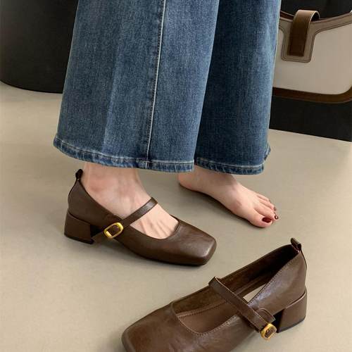 复古方头浅口粗跟单鞋