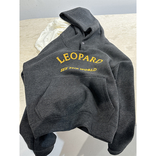 深灰色字母绣花加绒连帽卫衣女早春新款厚款运动风高质量长袖上衣