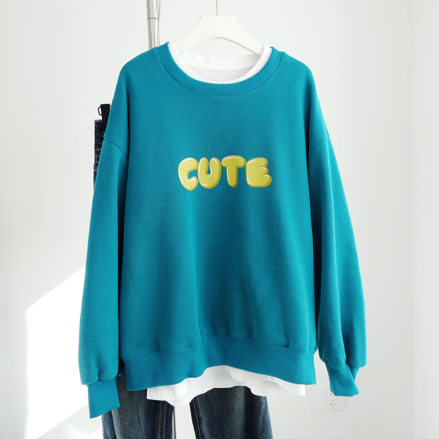 蓝色卫衣圆领长袖加绒米尼绒宽松罗肩宽韩版字母印花秋冬学生通勤