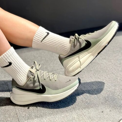 NikeREVOLUTION8休闲跑步鞋
