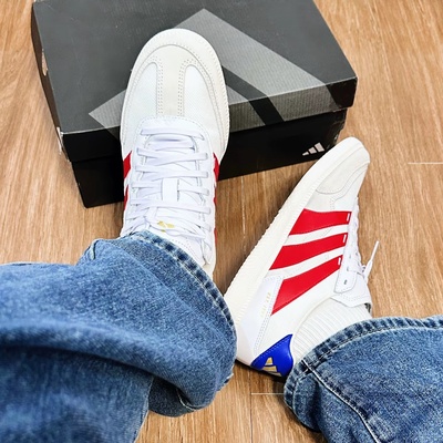 adidas平底运动T头鞋足球鞋