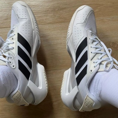 adidas防滑耐磨网球鞋