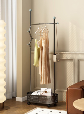 中古风卧室落地挂衣架家用带轮移动置物架高级感铁艺脏衣篓衣帽架