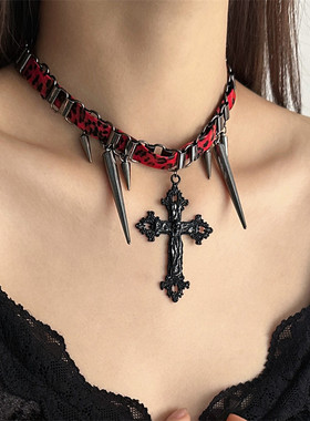 【哥特辣妹风】铆钉十字架项链