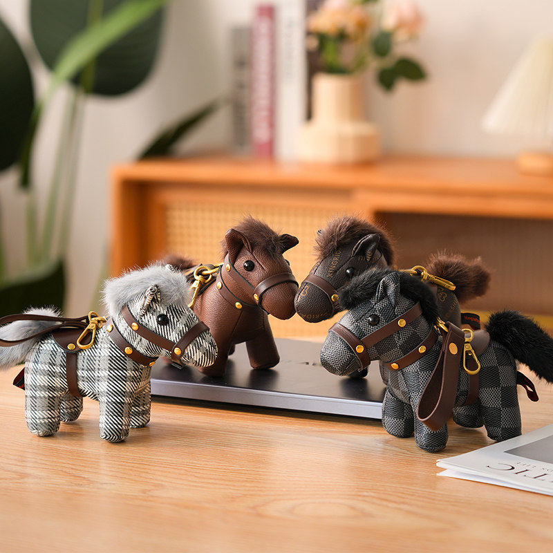 可爱皮革小马公仔挂件马年吉祥物皮玩娃娃皮质生肖马玩偶包包挂饰,服饰配件/皮带/帽子/围巾,包挂件,淘宝优惠券,粉丝福利购,淘宝优惠卷