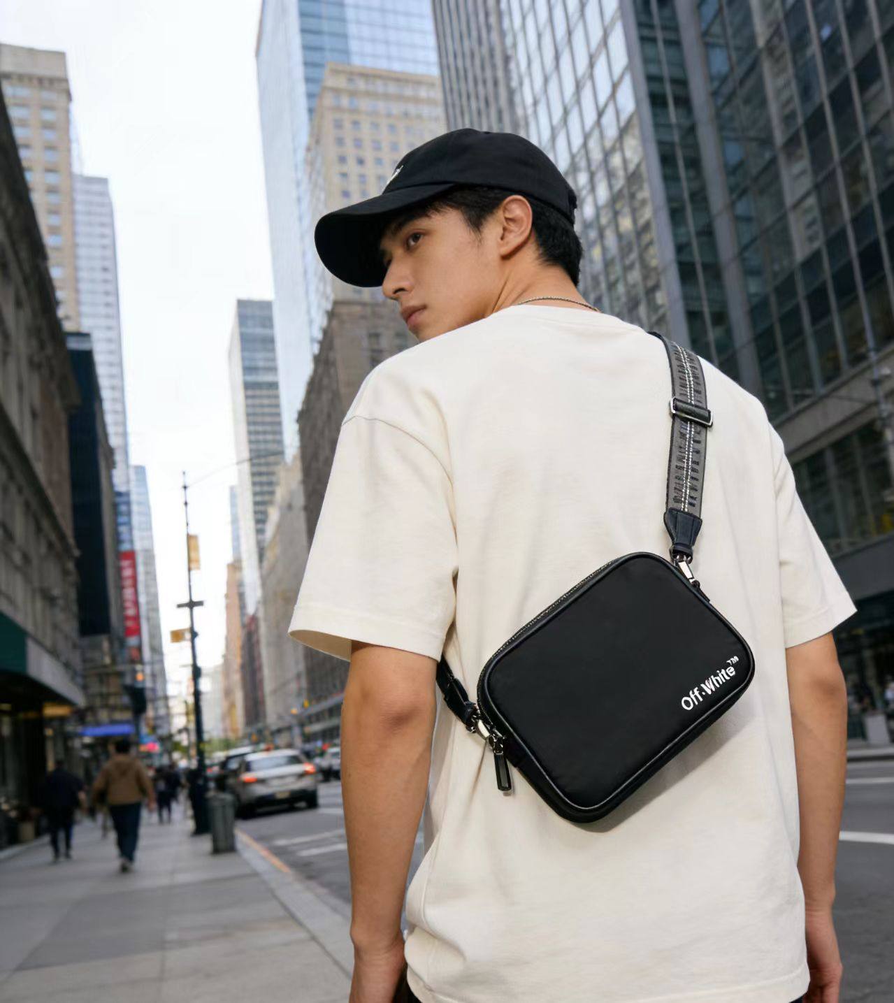 2026新款欧美潮牌ow休闲斜挎包时尚百搭运动高级男士包袋