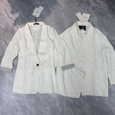 3.18韩都…款式随机发不退换 可搭配连衣裙 春夏白色小西装外套