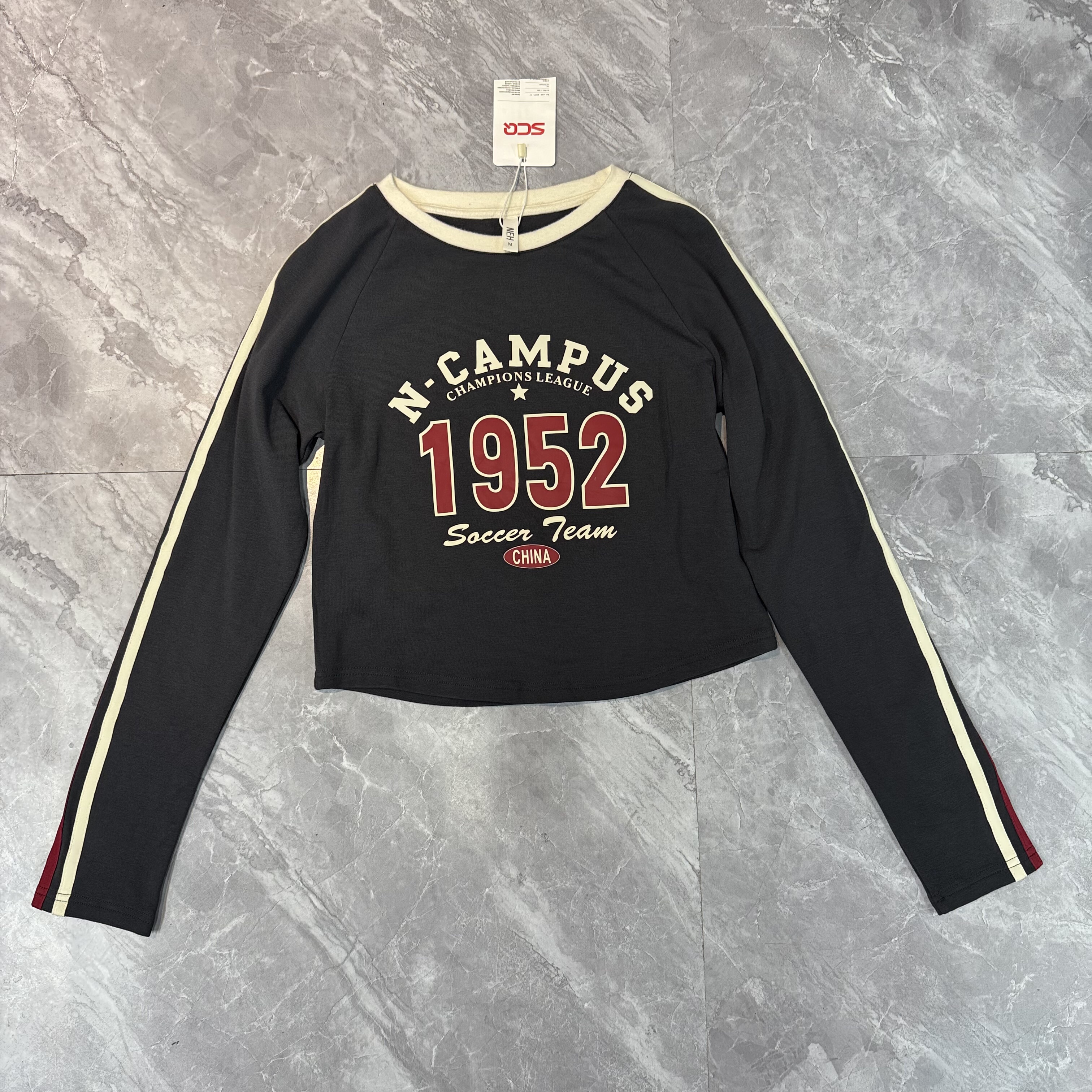 10.17NE… 春秋女装休闲复古圆领修身字母长袖T恤