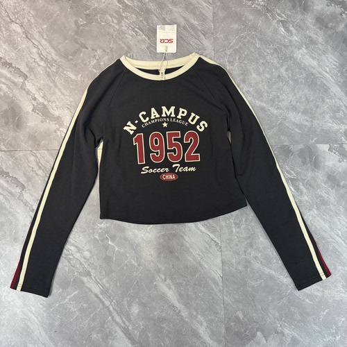 10.17NE… 春秋女装休闲复古圆领修身字母长袖T恤