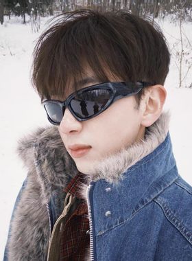 费启鸣同款百搭赛博朋克墨镜男防风骑行眼镜Y2K超酷未来感太阳镜