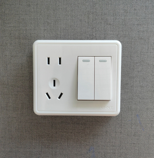 正泰开关插座86型 明装NEW1C-43710A带开关二开单控带五孔插座10