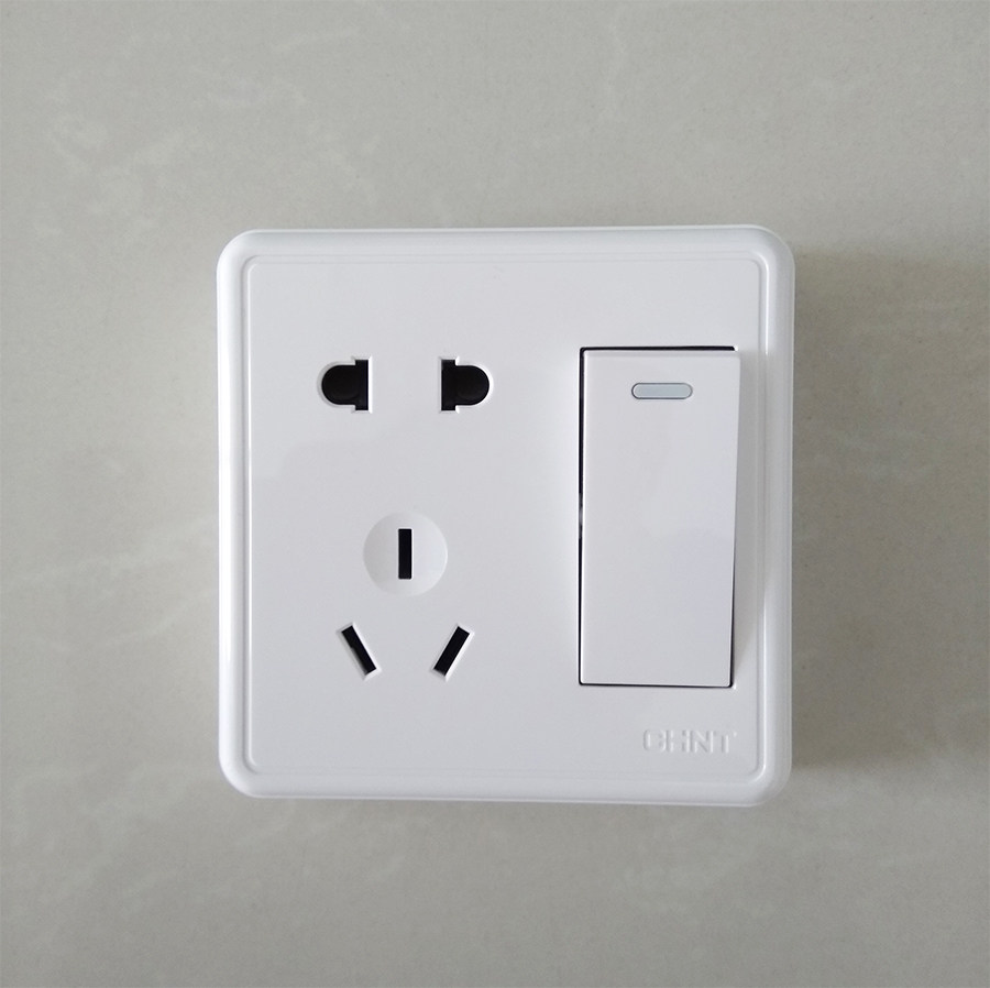 正泰开关插座86型 new1c明装new1c-4400a一开五孔双控带电源插座