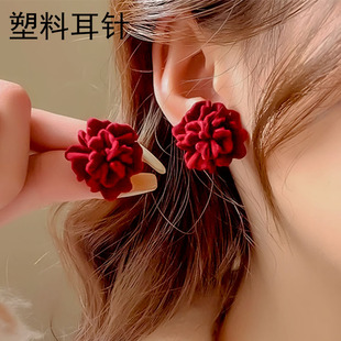 塑料耳针过年酒红色植绒花朵耳钉复古港风设计感耳环防过敏养耳洞