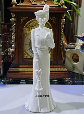 英国Royal Worcester皇家伍斯特精骨瓷哑光素瓷《清晨》淑女瓷偶