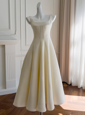 法式赫本风米白色吊带连衣裙名媛风复古修身收腰显瘦长裙女 68601