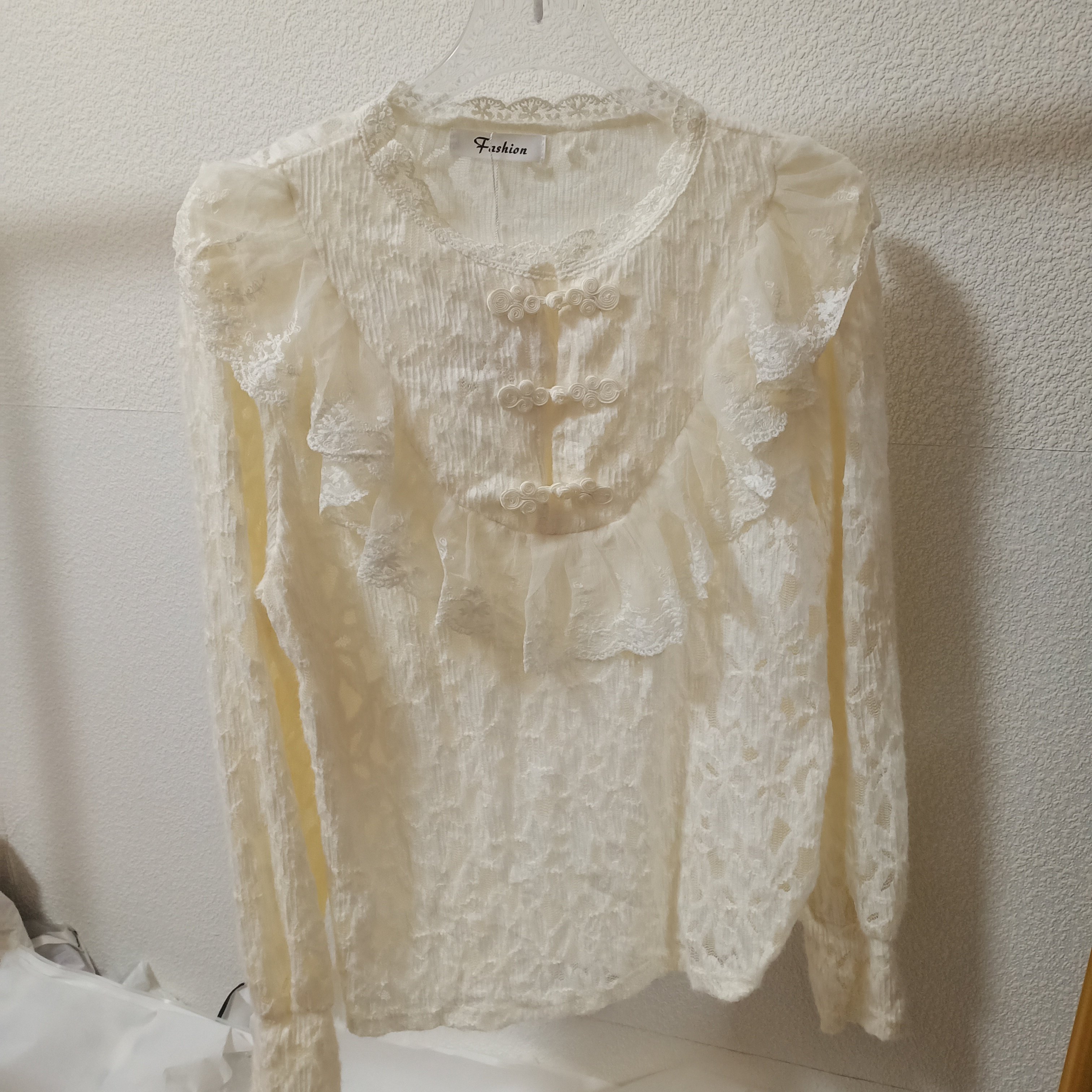 春秋新款时尚绒面圆领盘扣长袖蕾丝衬衫女设计感荷叶边洋气上衣潮