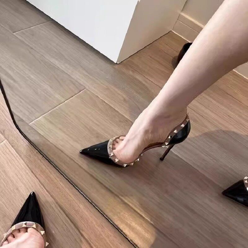 尖头性感侧空铆钉鞋高跟凉鞋女2025秋冬网红新款裸色浅口柳丁单鞋