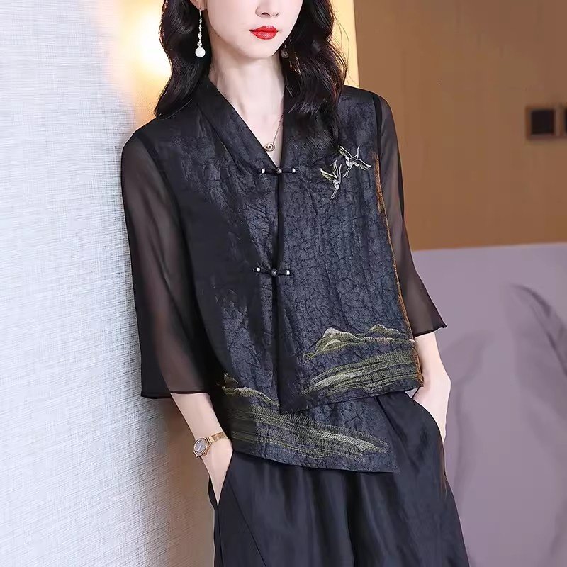 2026香云纱仿真丝上衣女盘扣设计感中国风桑蚕丝小开衫短外套国潮