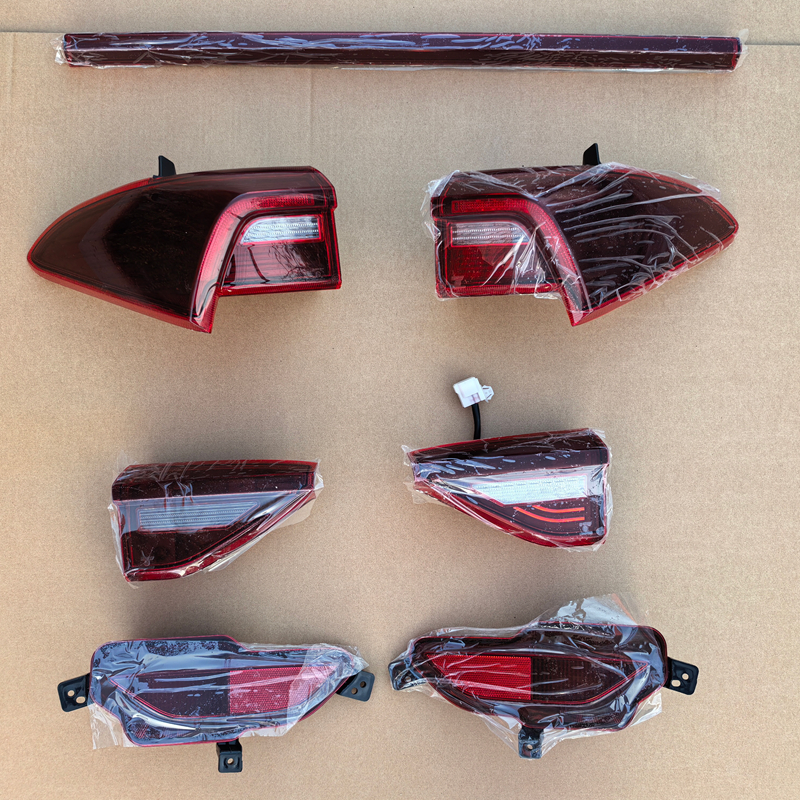 鸿日指挥官雷竞M90U四轮电动车后尾灯雾灯转向灯装饰灯后保险杠灯