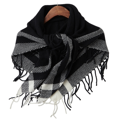 2025新款奢美纯山羊绒女慵懒风流苏大三角巾格纹披肩秋冬保暖围巾