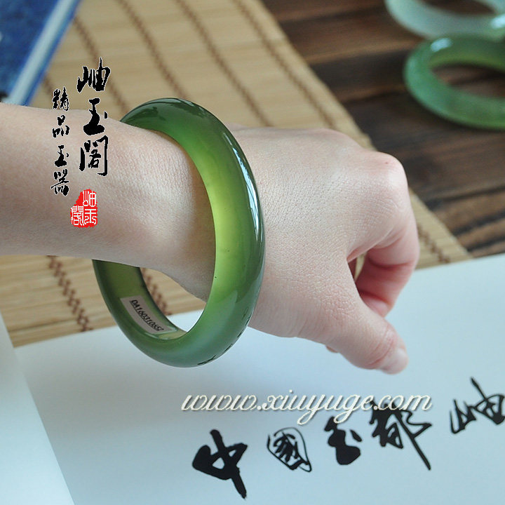 岫玉阁专柜正品 岫玉手镯180料酒瓶绿荧光 56mm美人镯 附证书0652