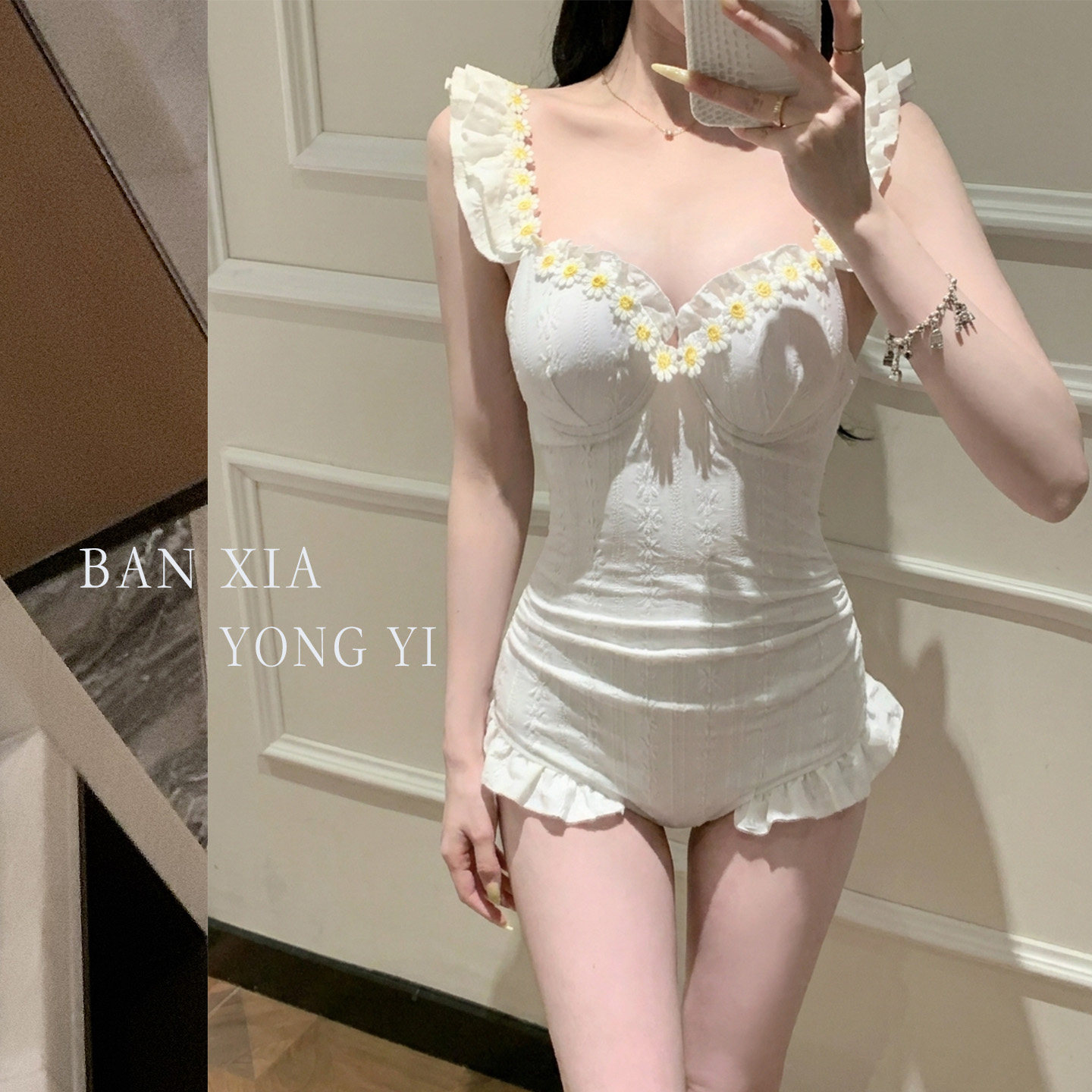 纯欲风小胸聚拢显瘦连体泳衣女